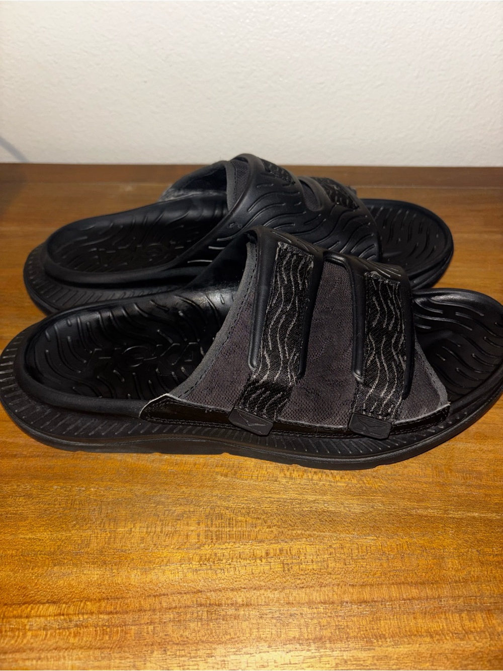 Hoka Ora Luxe Recovery Slide - Picture 3 of 5